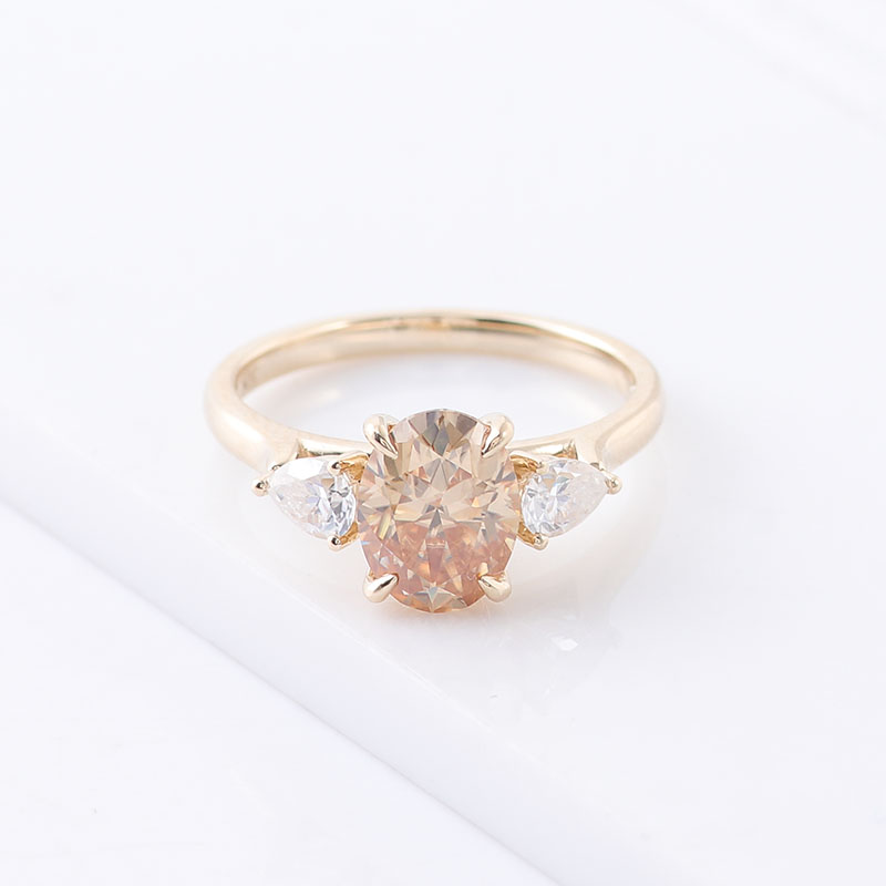 Moissanite Ring - Anello con tre pietre in oro