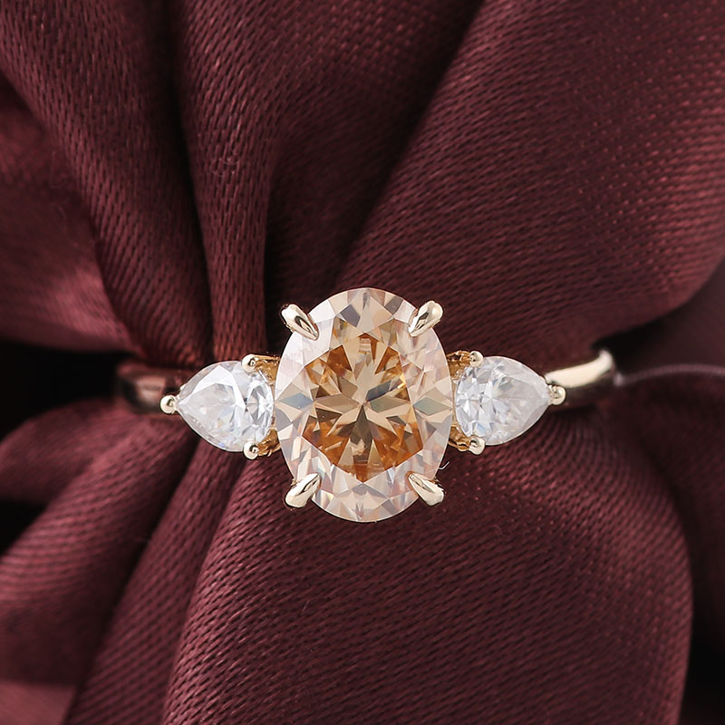 Anello con tre pietre in oro g - Moissanite Ring recensione e prezzo